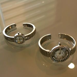 Lots of 2 bracelet watches for women